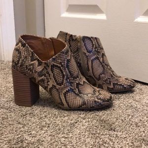 Snake skin printed booties | Women’s size 9